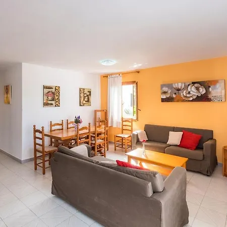 Villa Casa Llevant - Four Bedroom With Sea Views And Barbeque